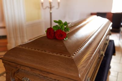 red-rose-flowers-on-wooden-coffin-in-church-2024-09-27-19-45-29-utc.jpg